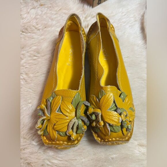 Socofy Leather Yellow Loafers with Floral Detail - Picture 2 of 6